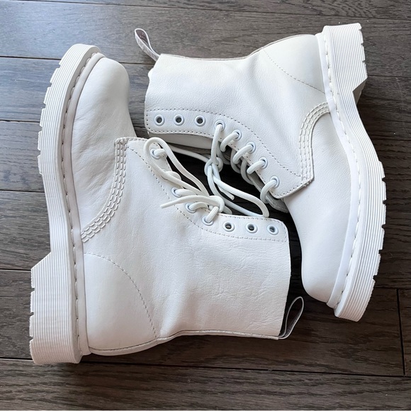 NIB Dr. Martens 1460 Nappa Leather 8-Eye Boot Pascal mono optical white size 8 - Picture 3 of 8